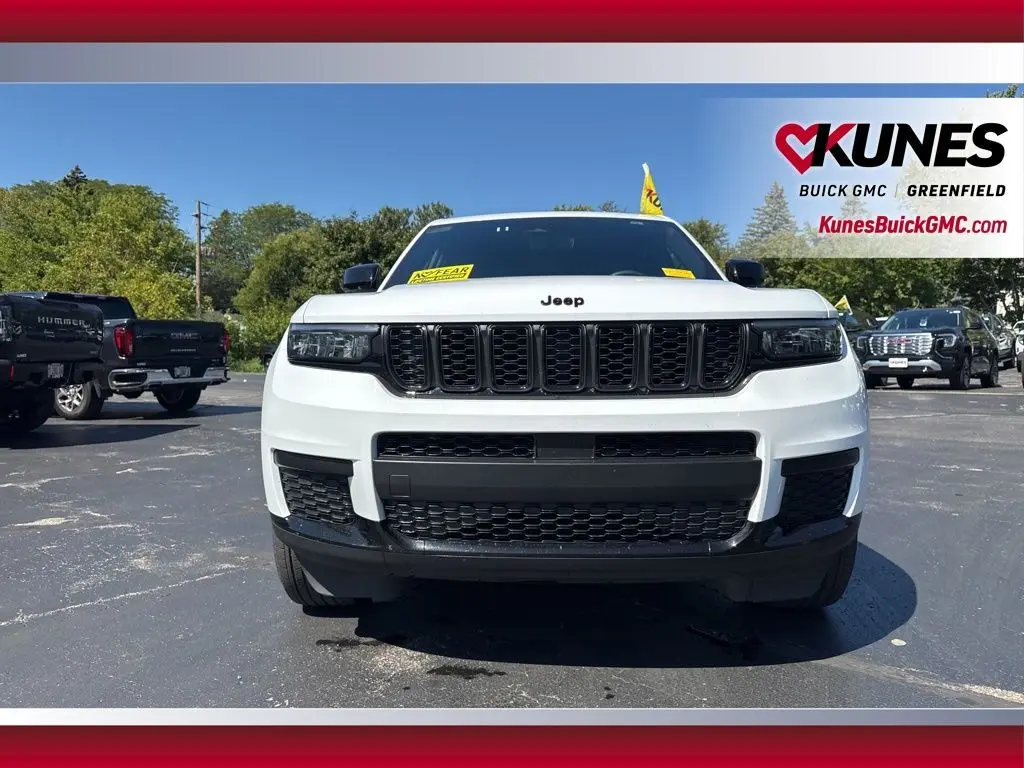 2024 Jeep Grand Cherokee Altitude photo 9