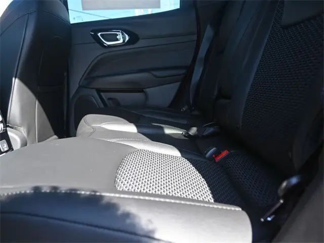 2026 Jeep Compass Latitude photo 12