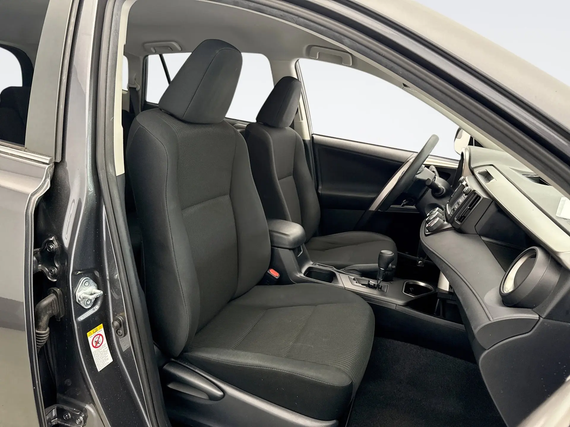 2018 Toyota RAV4 LE photo 15