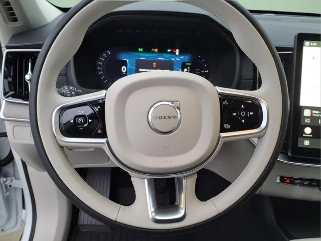 2026 Volvo - image 15