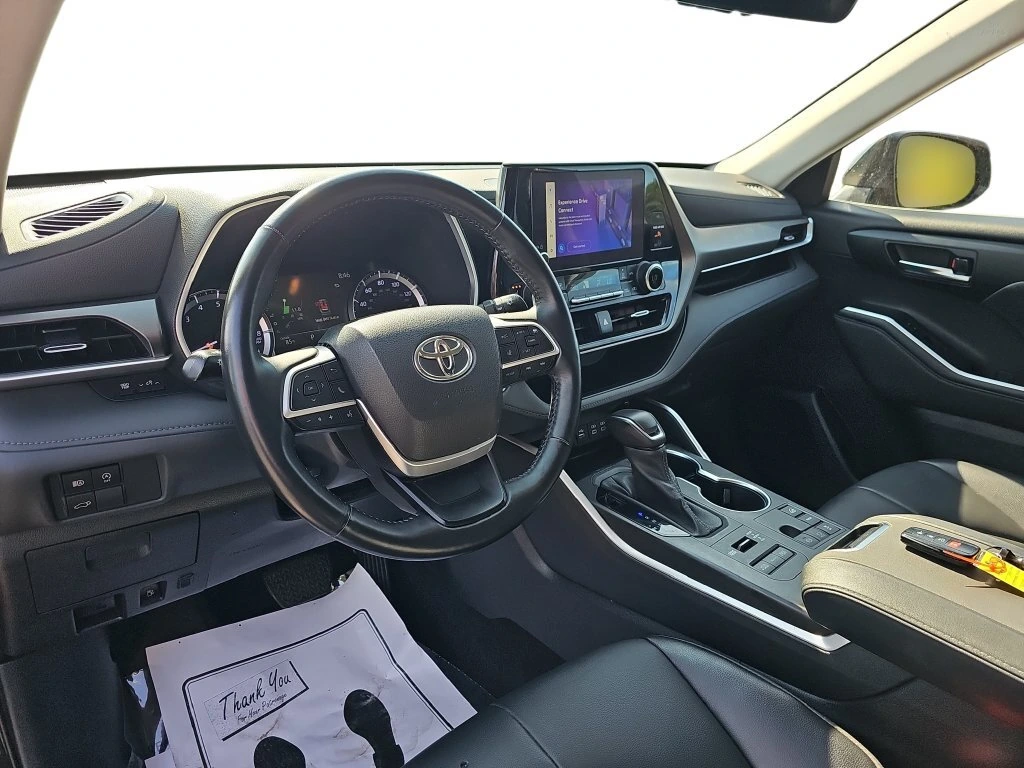 2023 Toyota Highlander XLE - Photo 16