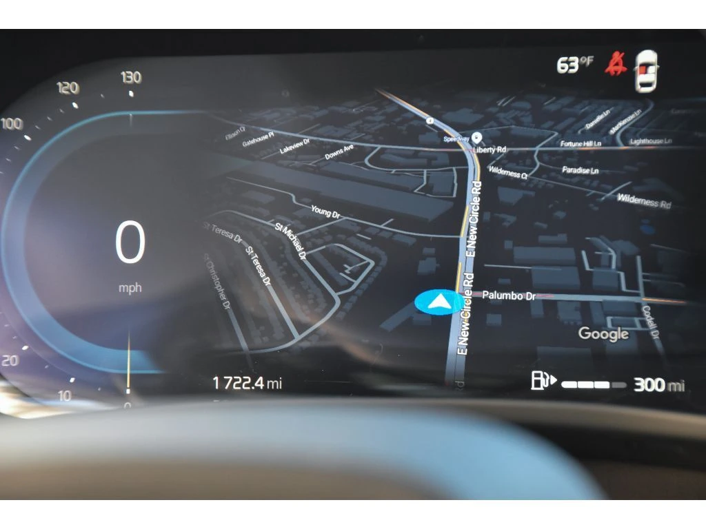 2025 Volvo - image 18