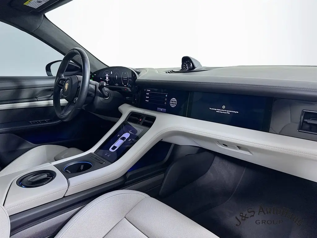 2021 Porsche Taycan Turbo photo 32