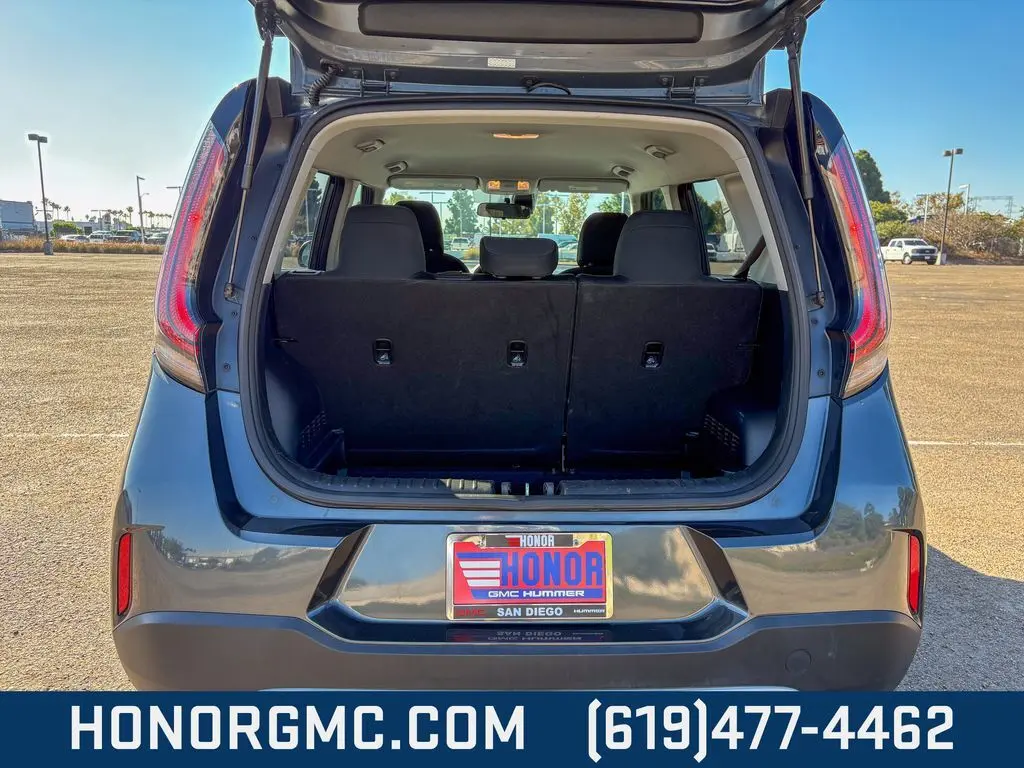 2023 Kia Soul LX photo 18
