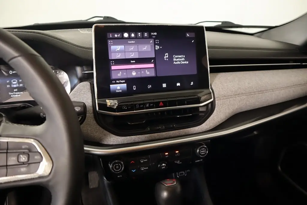 2024 Jeep Compass Latitude Lux photo 4