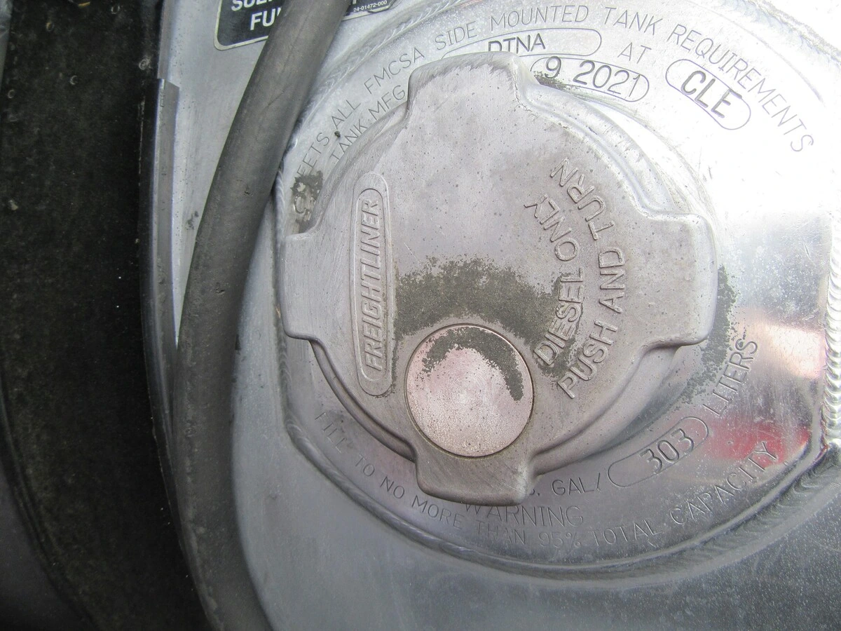 2022 Freightliner Cascadia - image 10