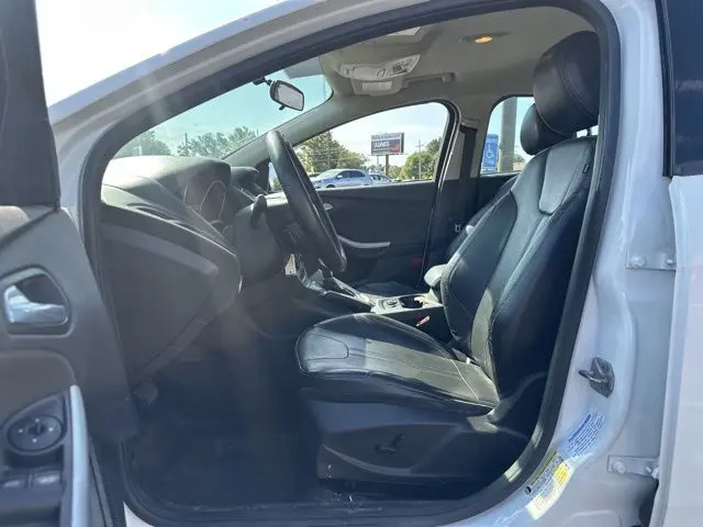 2014 Ford Focus SE photo 6