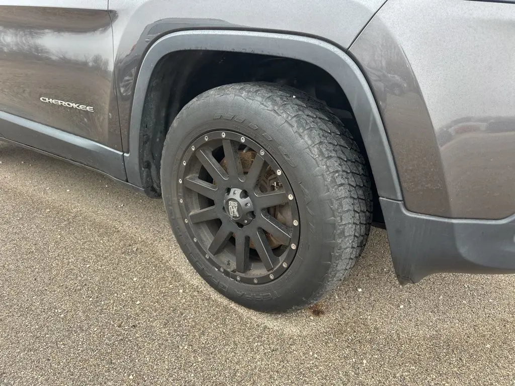 2015 Jeep Cherokee Latitude photo 2