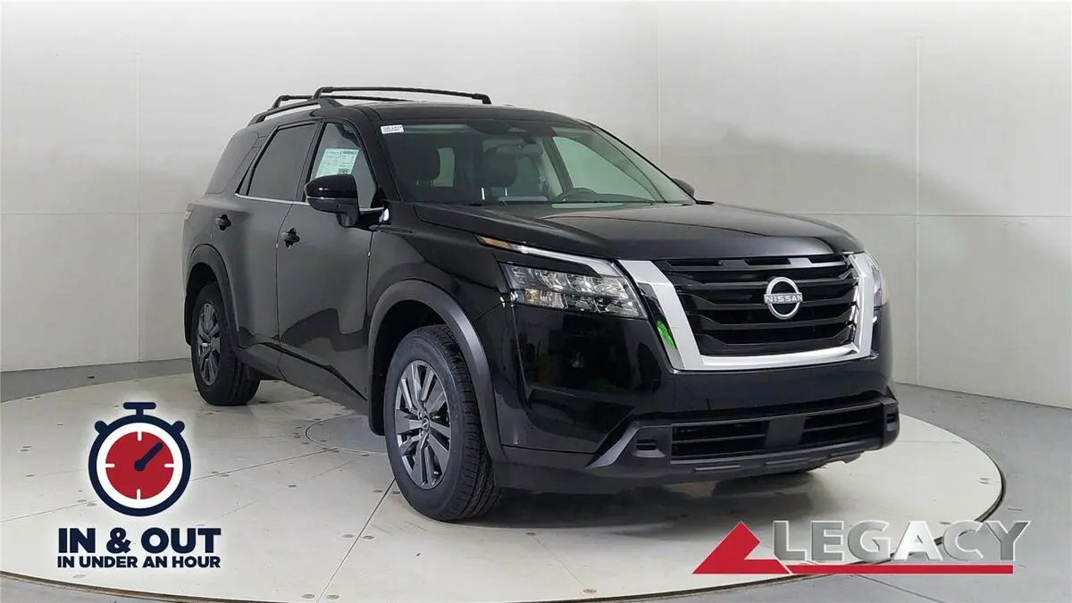 2025 Nissan Pathfinder SV's photo