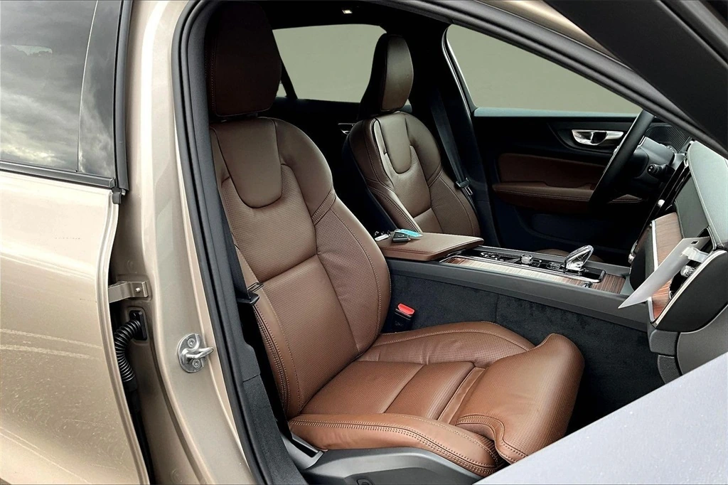 2026 Volvo - image 11