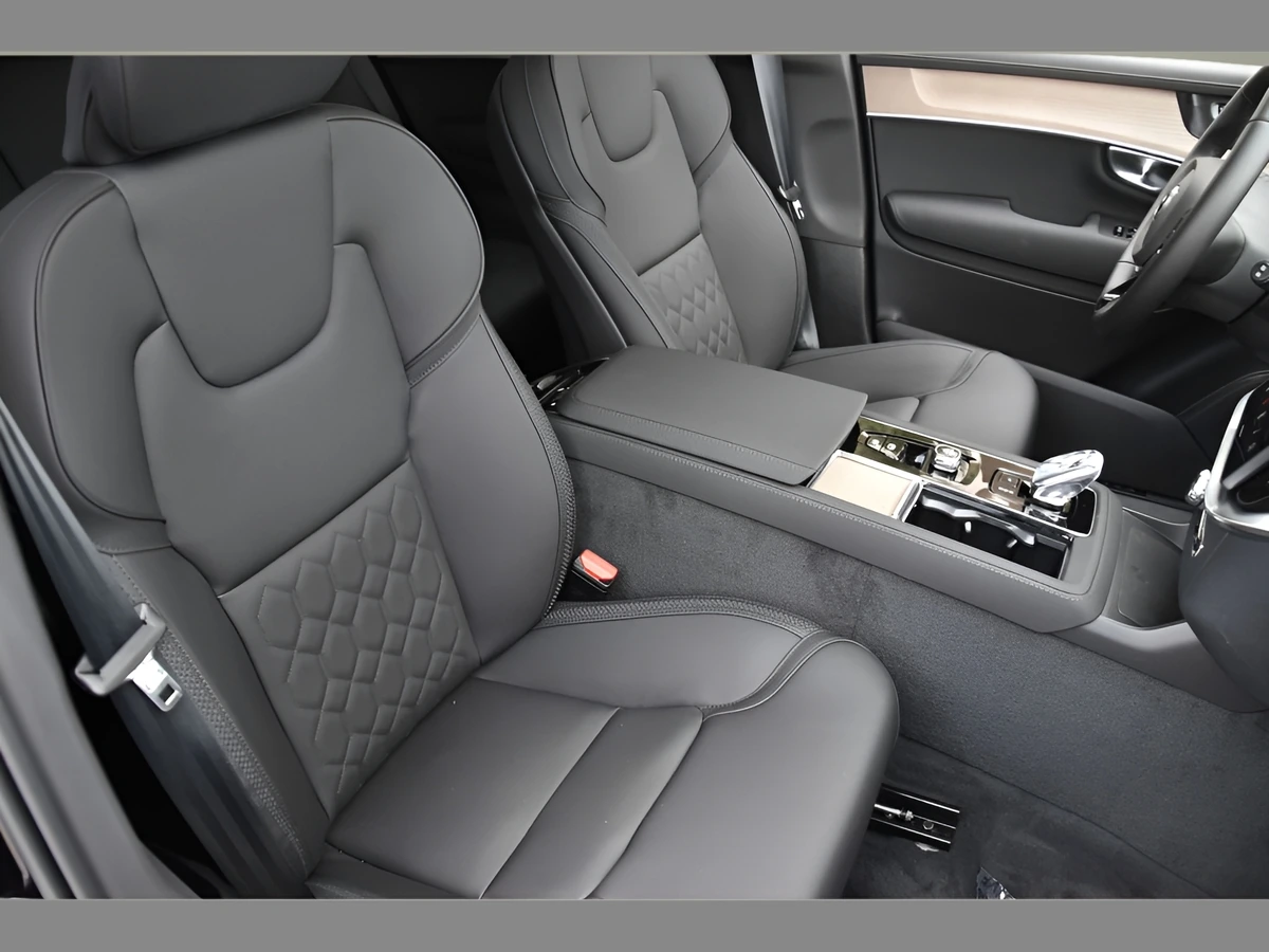 2026 Volvo XC90 Plus - Photo 28