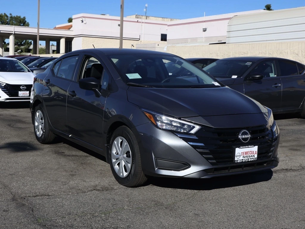 2025 Nissan Versa S's photo