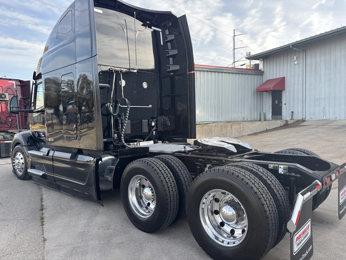 2023 Peterbilt 579 - image 8