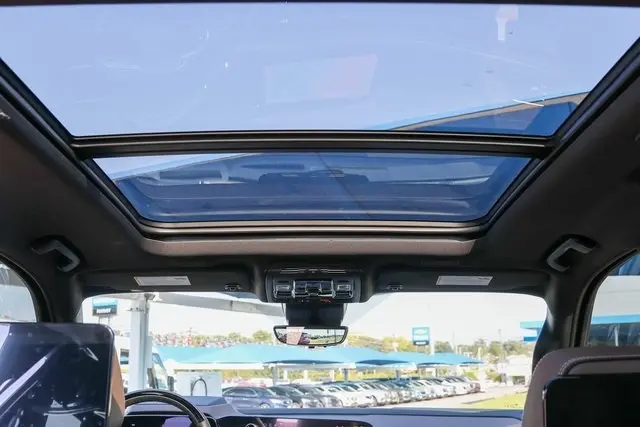 2026 Chevrolet Suburban High Country photo 10