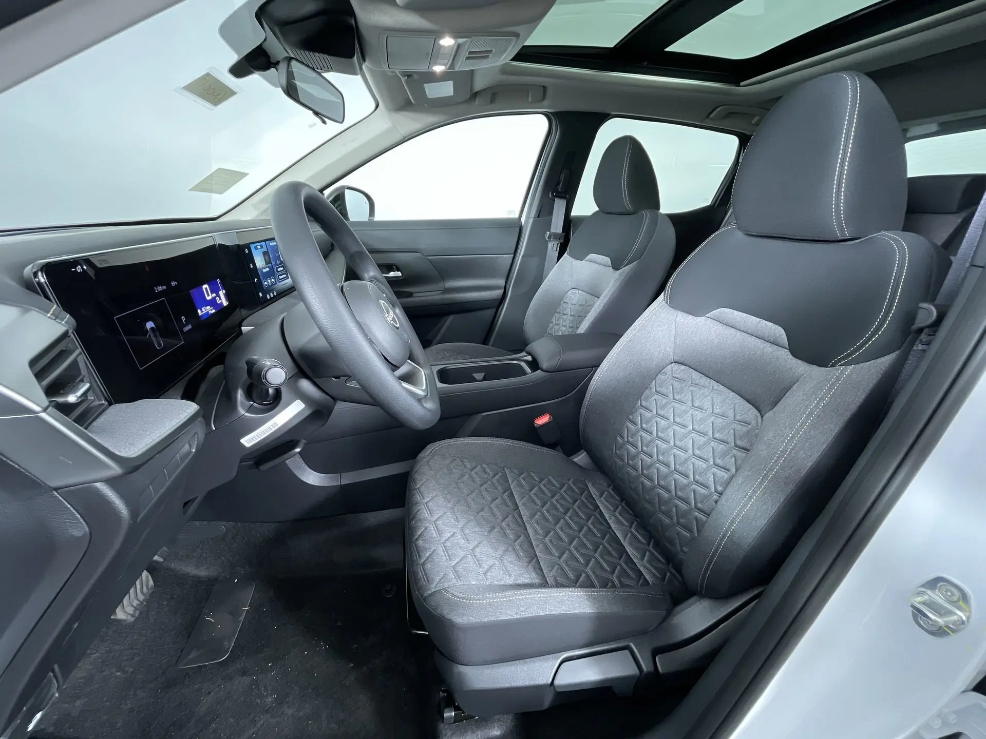 2026 Nissan Kicks SV photo 6