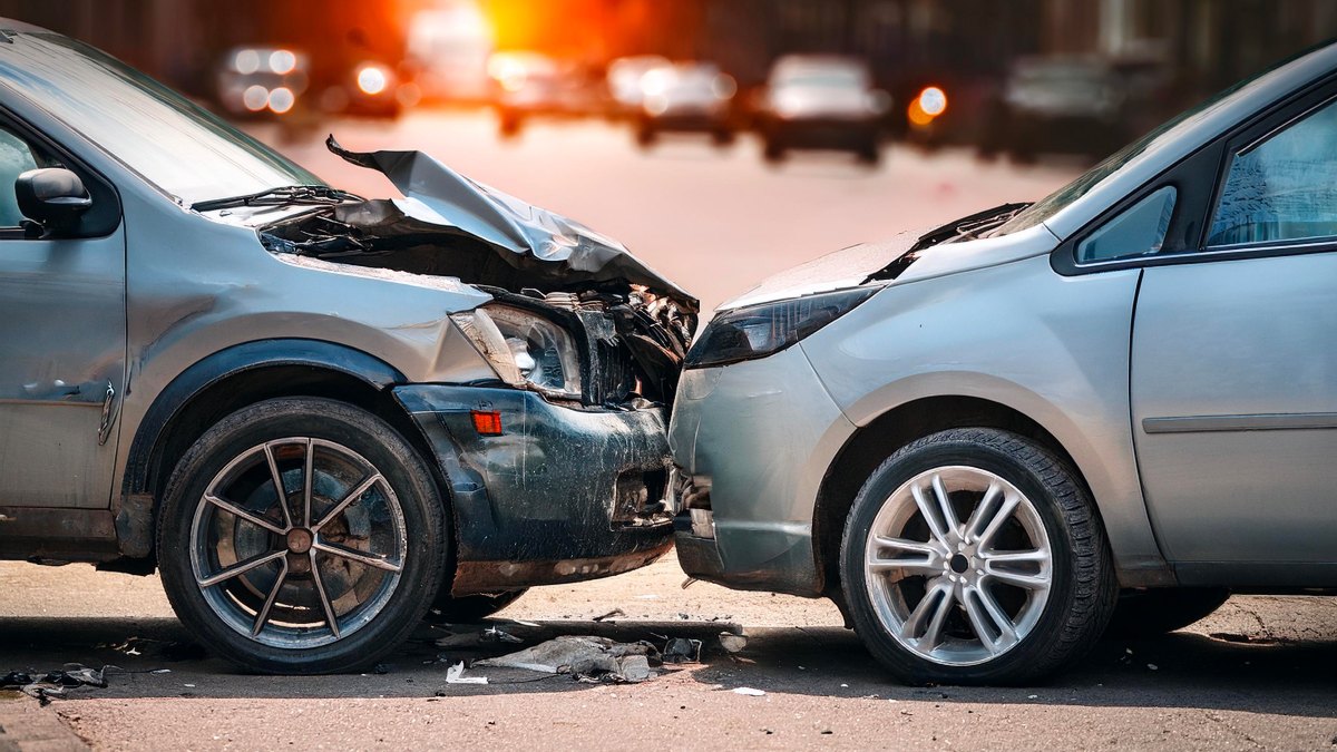 Two Cars Front End to Front End Collision