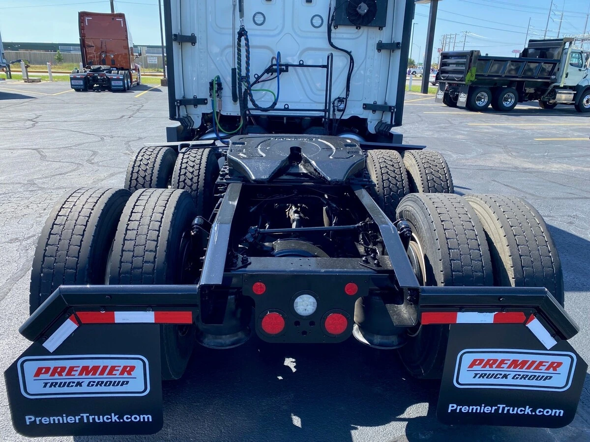 2021 Freightliner Cascadia — photo 4