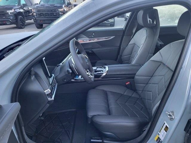 2026 BMW 7 Series 750e - Photo 12