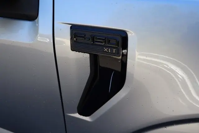 2025 Ford F-150 XLT photo 20