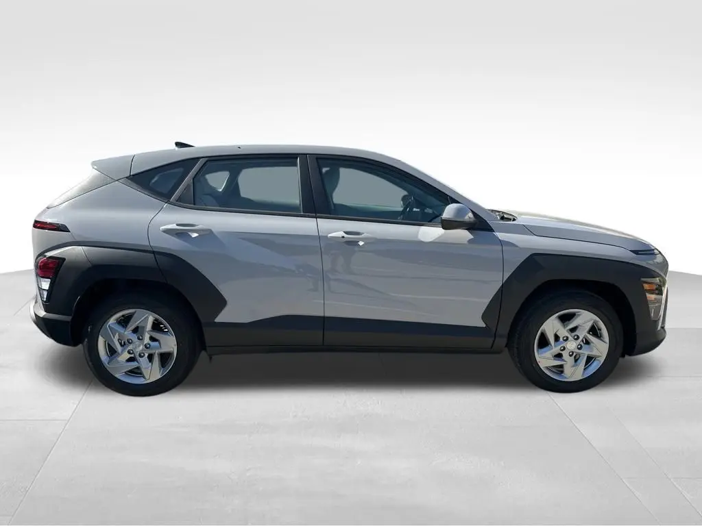 2026 Hyundai Kona SE photo 5