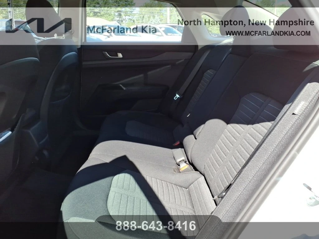 2025 Kia K5 LXS - Photo 11