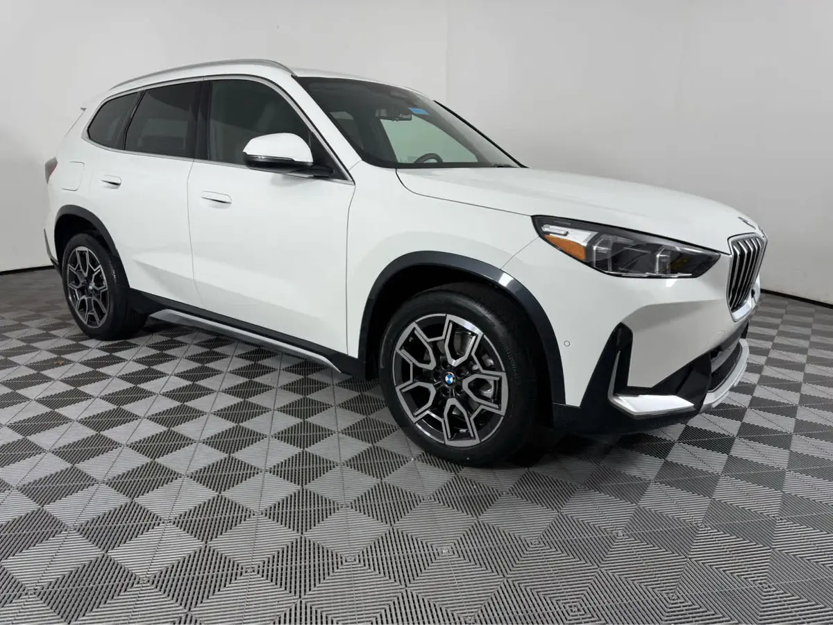 2026 BMW X1 28i's photo