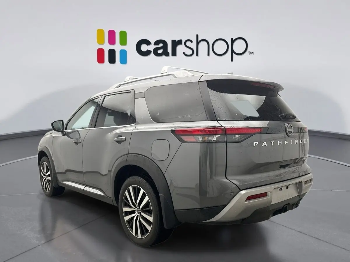 2025 Nissan Pathfinder Platinum photo 3