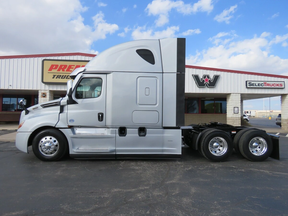 2022 Freightliner Cascadia - image 2