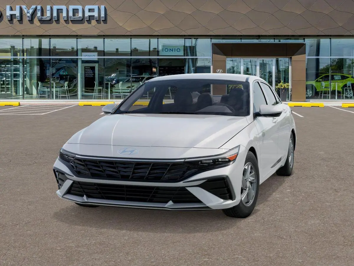2026 Hyundai Elantra SE photo 4
