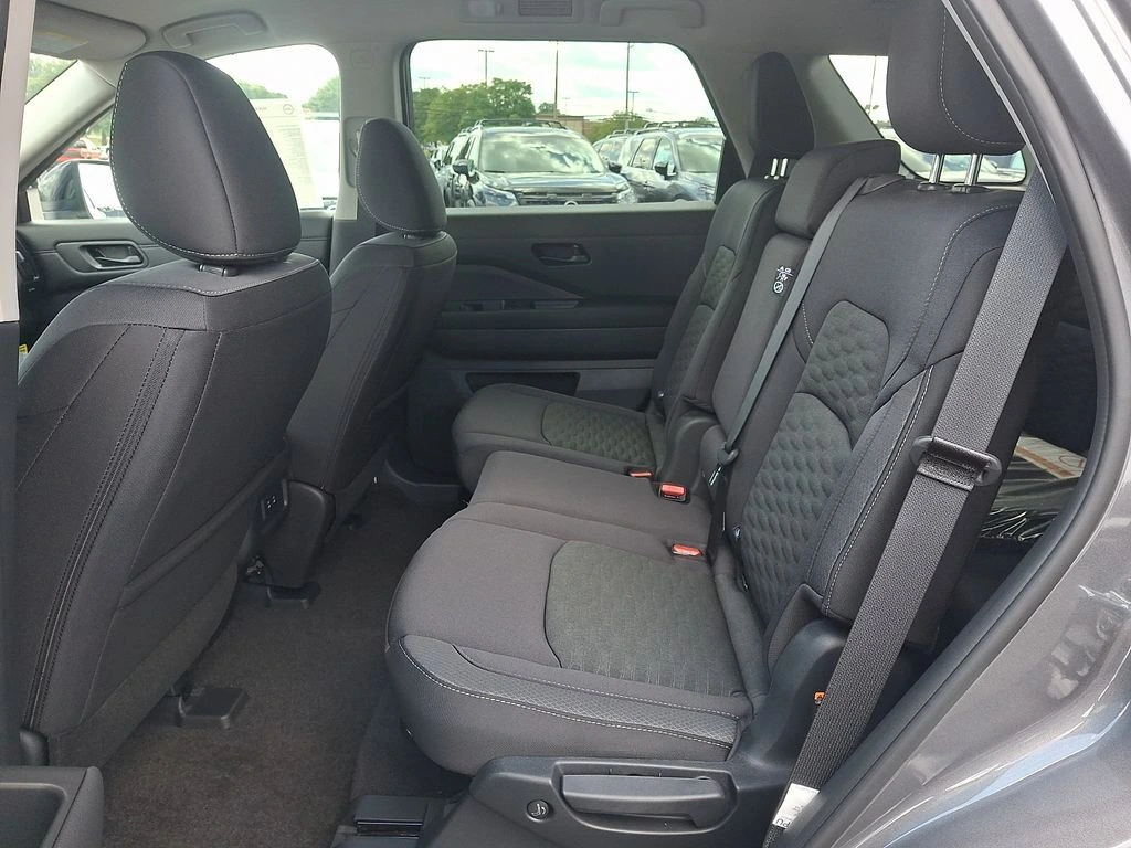 2026 Nissan Pathfinder SV - Photo 6
