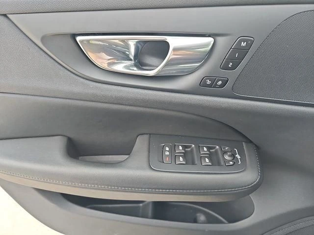 2025 Volvo - image 39