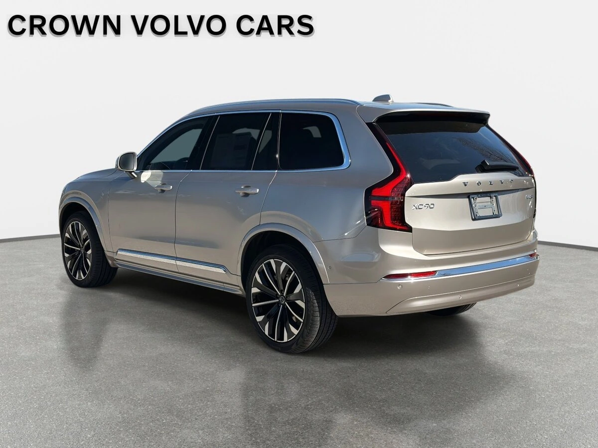2026 Volvo - image 7