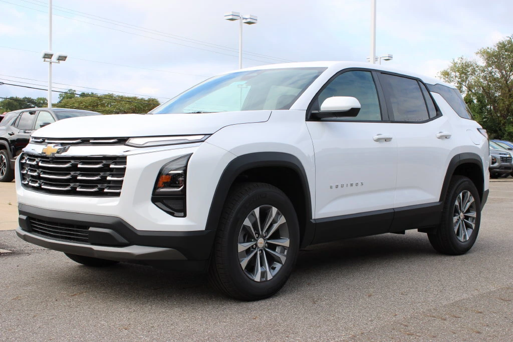 2027 Chevrolet Equinox LT - Photo 6