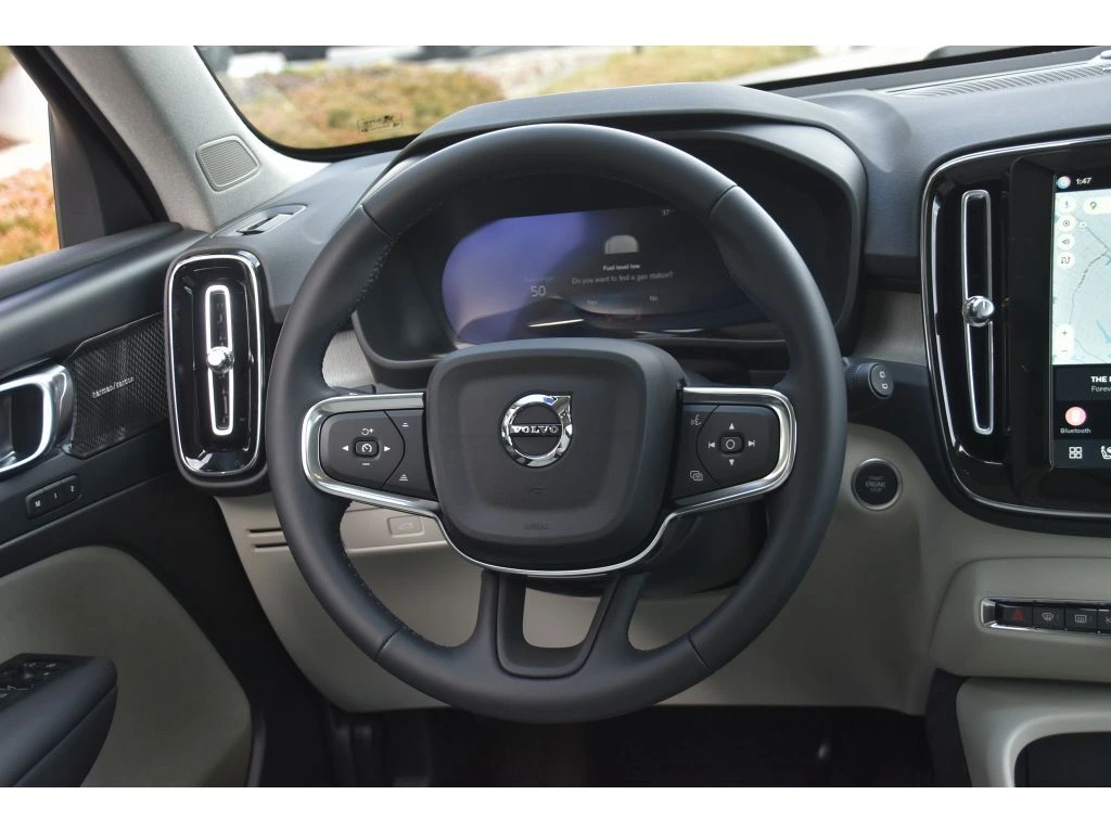 2026 Volvo - image 15