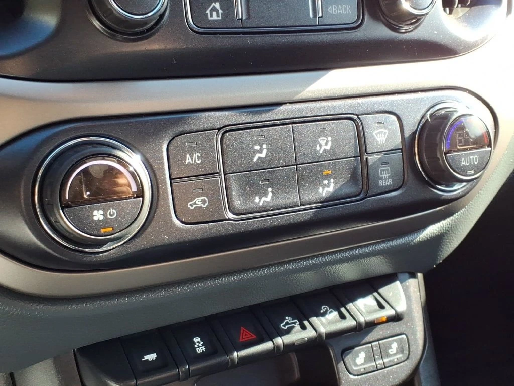 2020 Chevrolet Colorado Z71 - Photo 25