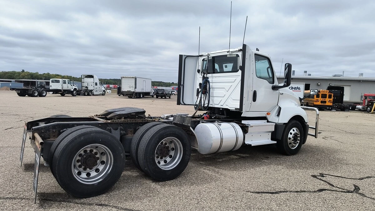 2018 International LT in Chippewa Falls, WI — photo 4
