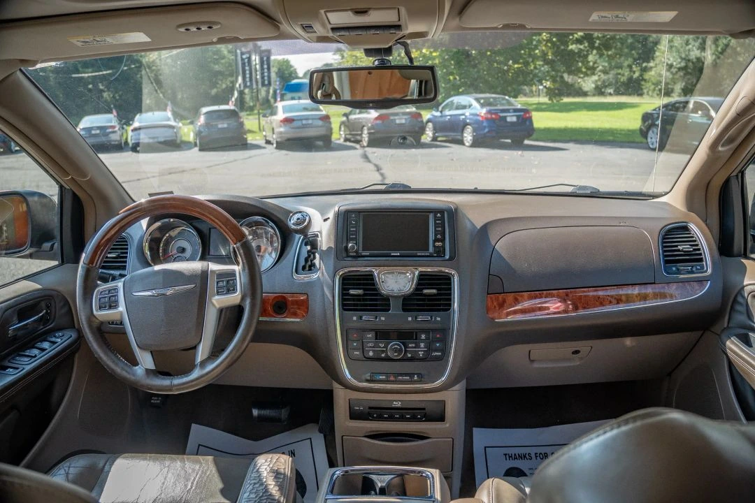 2015 Chrysler Town & Country Limited Platinum - Photo 27