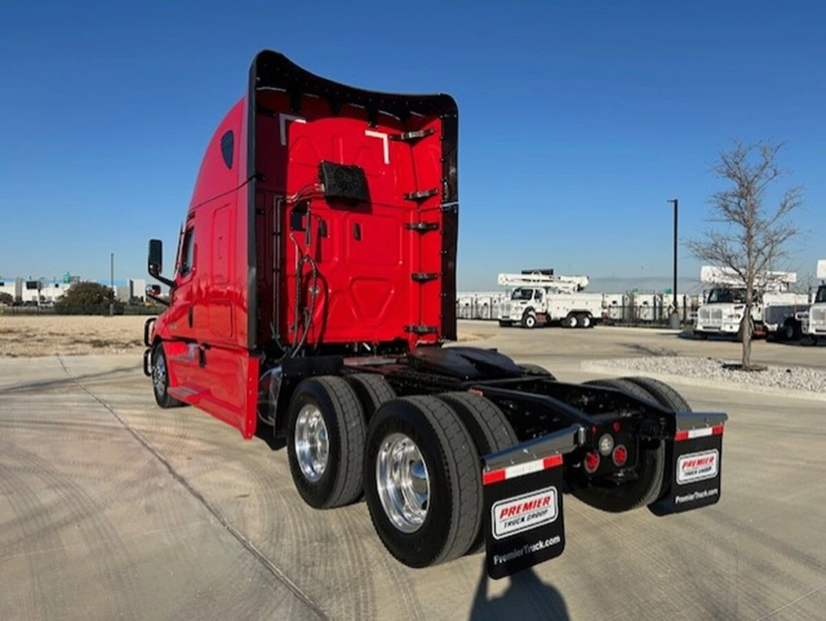 2025 Freightliner Cascadia - image 3