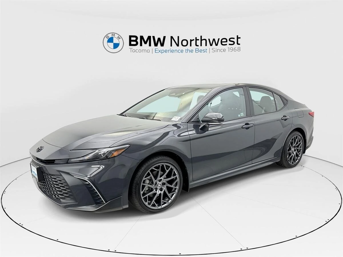 2025 Toyota Camry SE AWD Hybrid's photo