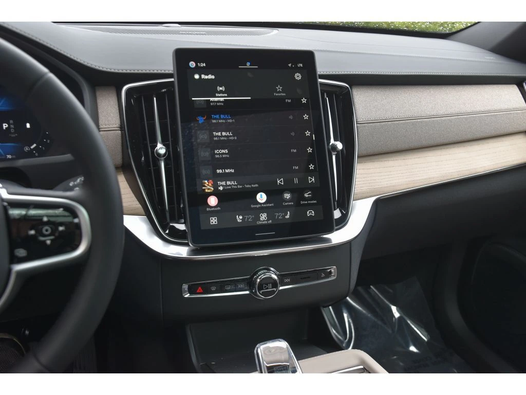 2026 Volvo - image 19