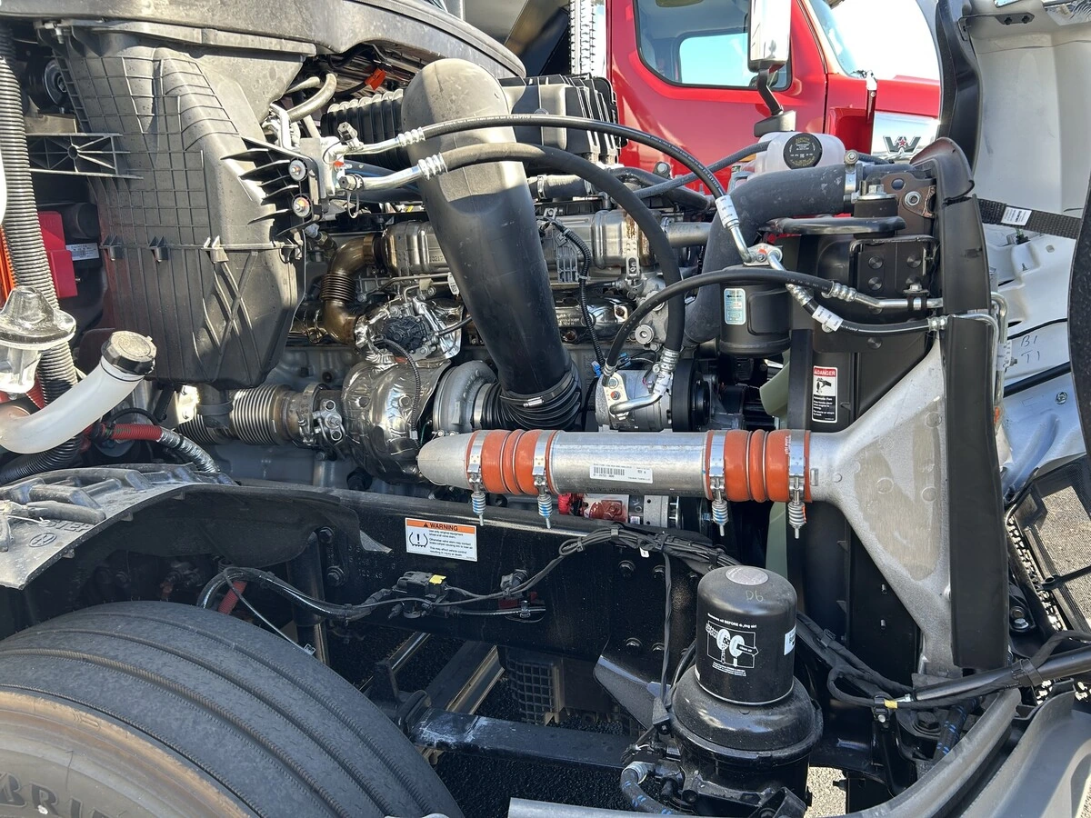 2026 Freightliner Cascadia - image 9