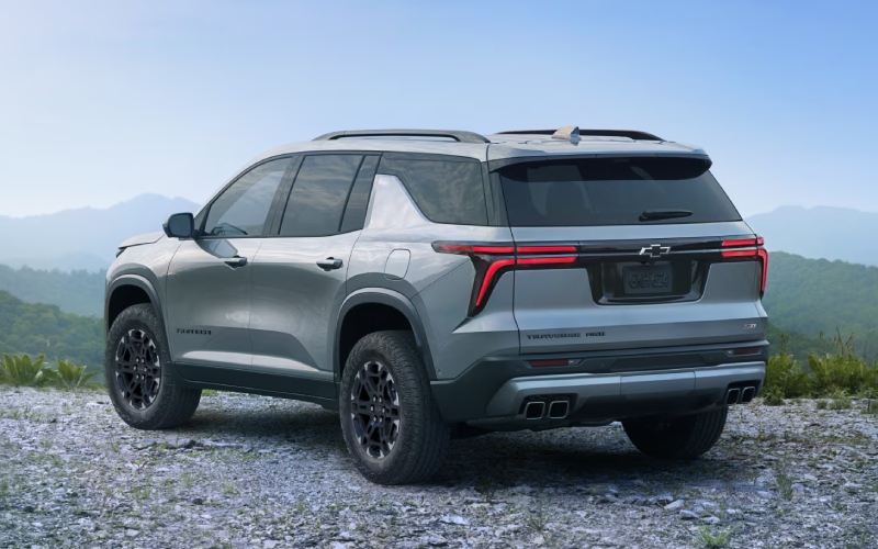 Can the 2027 Chevy Traverse Handle Family Seating and Cargo for Taylor, MI Drivers?