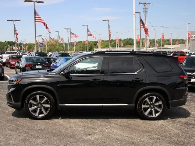 Used 2025 Honda Pilot Elite with VIN 5FNYG1H86SB118475 for sale in Kansas City