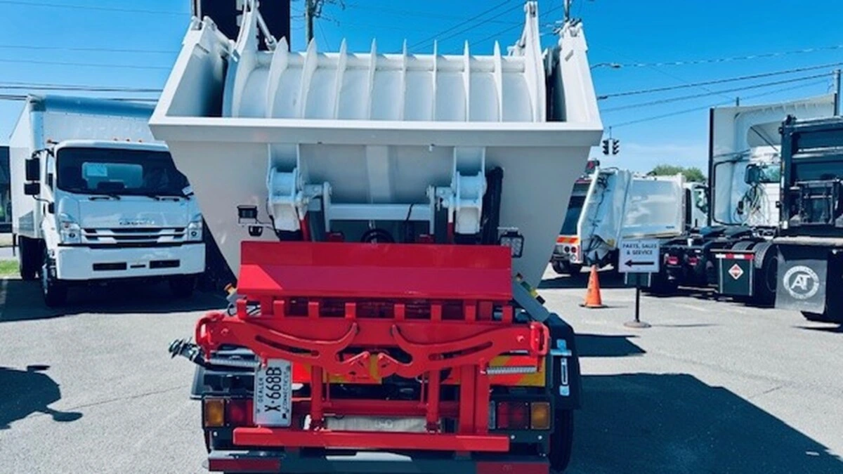 2025 Isuzu NRR in Bridgeport, CT — photo 5