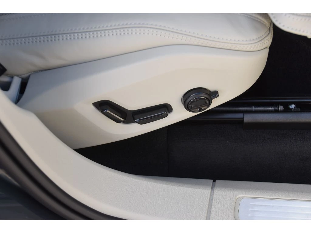 2026 Volvo - image 31