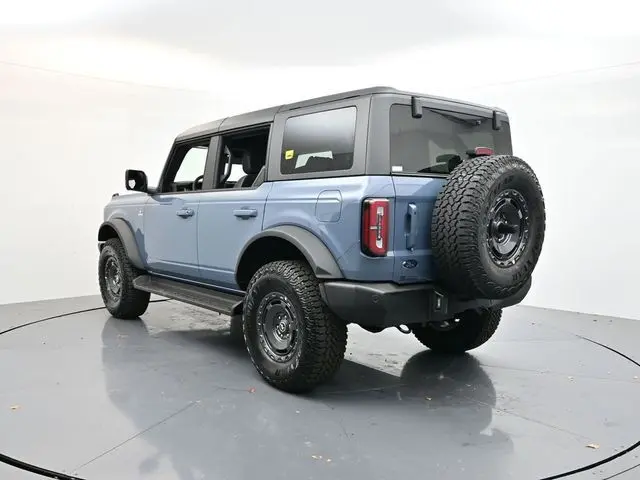 2025 Ford Bronco Outer Banks photo 4