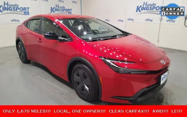 2025 Toyota Prius LE's photo