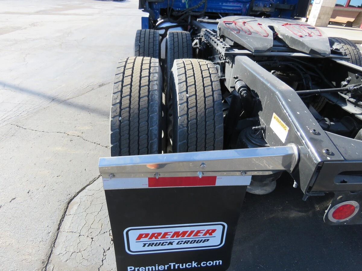 2022 Freightliner Cascadia - image 5