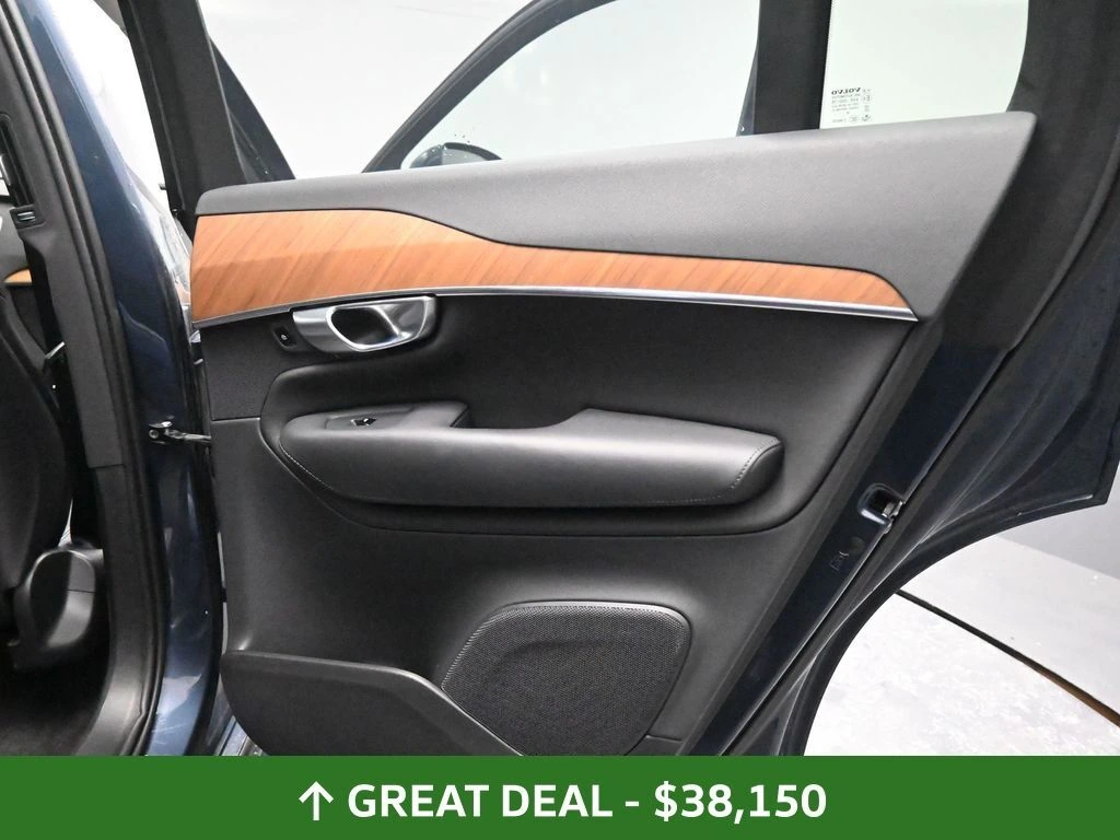 2024 Volvo - image 23