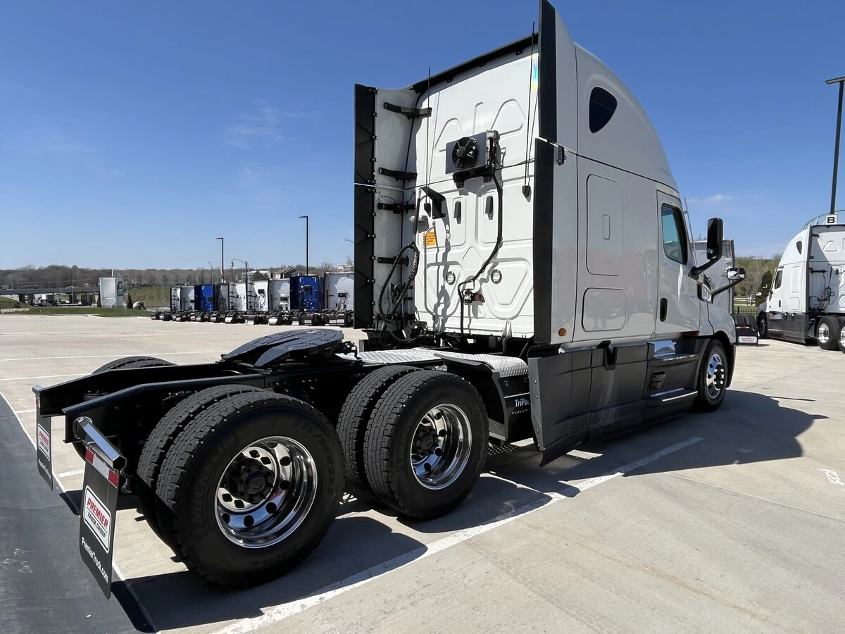 2021 Freightliner Cascadia - image 21
